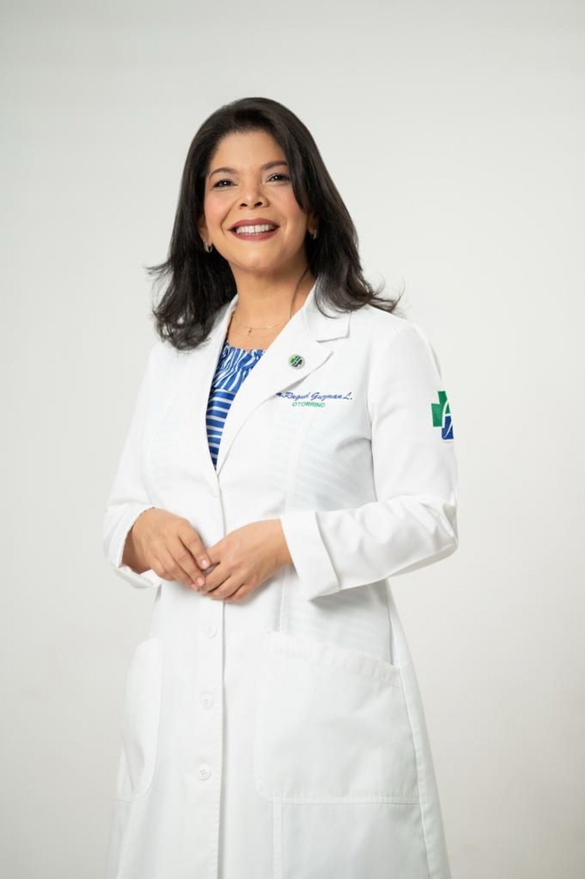 Implante 2 La doctora Guzmu00e1n realizu00f3 exitosamente la cirugu00eda de implante coclear en una niu00f1a de 4 au00f1os y 11 meses.