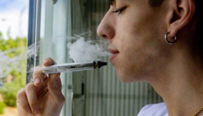 La FDA autoriza un nuevo cigarrillo electrónico con sabor a tabaco y se muestra cauta frente a los sabores