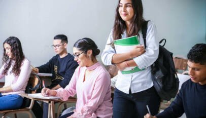 La mayoría de los universitarios falla al diferenciar noticias científicas reales y falsas en redes