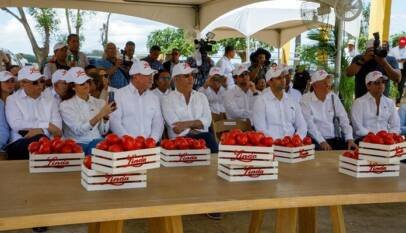 Presidente Abinader visita finca de Productos Linda y destaca la mecanización como clave del presente y futuro de la agricultura dominicana Presidente Abinader visita finca de Productos Linda y destaca la mecanización como clave del presente y futuro de la agricultura dominicana