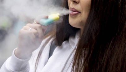Una revisión de estudios alerta sobre el potencial cancerígeno de los cigarrillos electrónicos con nicotina