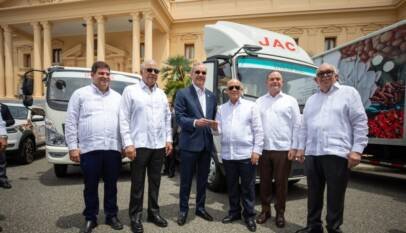Abinader entrega 25 vehículos al Inespre para fortalecer su capacidad operativa