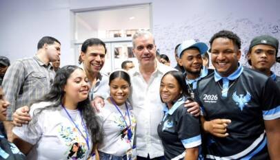 Abinader recorre la Feria Regional del Libro y la Cultura Cibao 2026