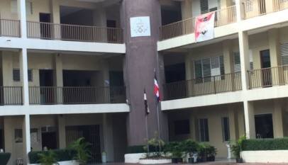 Adolescente resulta herido tras caer desde tercer piso en colegio del Distrito Nacional