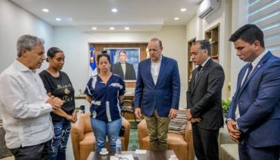 Alcalde de Santiago recibe familiares de joven perdió la vida a manos de una «turba» de motociclistas Alcalde de Santiago recibe familiares de joven perdió la vida a manos de una «turba» de motociclistas