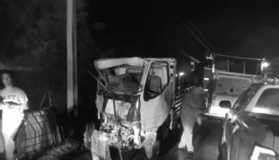 Aparatoso accidente entre camión y autobús deja varios heridos en Santiago Rodríguez