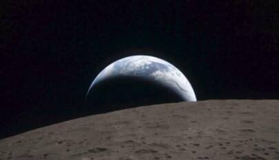 Artemis II capta inédita puesta de la Tierra y bate récord de distancia lunar