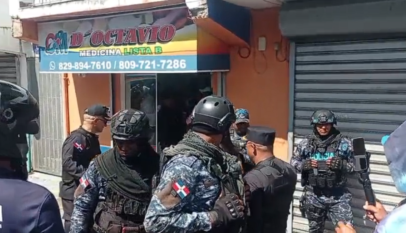 Autoridades allanan negocios que comercializan medicamentos en Moca Autoridades allanan negocios que comercializan medicamentos en Moca