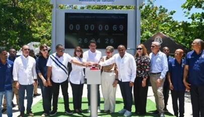 David Collado deja iniciada construcción plaza de vendedores en playa Teco de Maimón en Puerto Plata