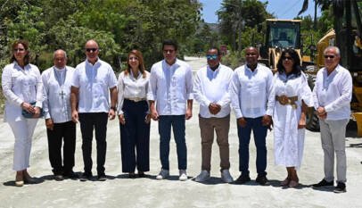 David Collado deja iniciada construcción plaza de vendedores en playa Teco de Maimón, Puerto Plata.