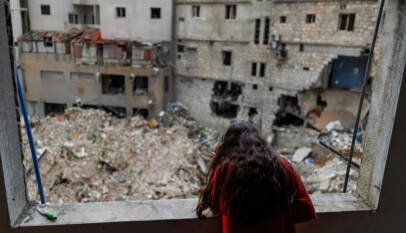 «Dormimos hacinados, pero somos afortunados”: la vida de los desplazados en Líbano «Dormimos hacinados, pero somos afortunados”: la vida de los desplazados en Líbano