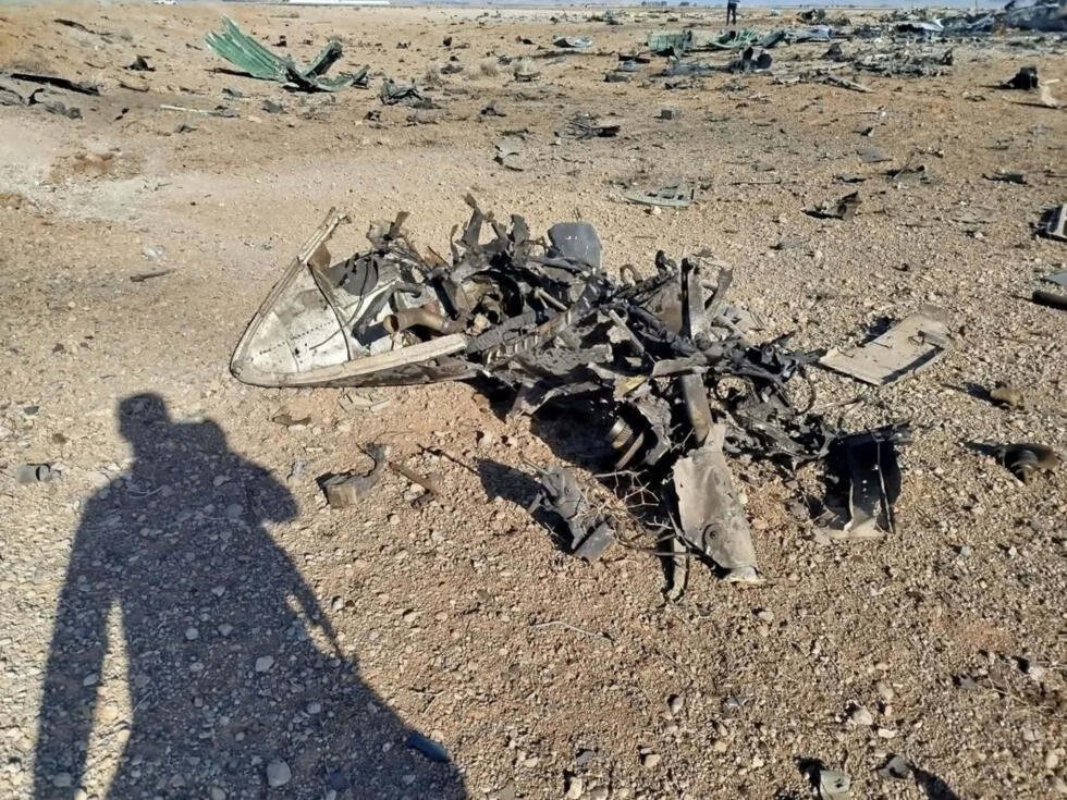 Imagen fija que supuestamente muestra aeronaves estadounidenses destruidas durante la misión de EE. UU. para encontrar a un aviador varado en Irán, según informaron los Guardianes de la Revolución de acuerdo con medios iraníes, en el contexto del conflicto entre Estados Unidos, Israel e Irán, en Isfahán, Irán, difundida el 5 de abril de 2026.