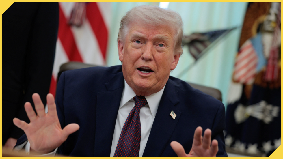 El presidente estadounidense Donald Trump habla durante la ceremonia de firma de una orden ejecutiva sobre el voto por correo, en el Despacho Oval de la Casa Blanca en Washington, D.C., el 31 de marzo de 2026.