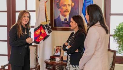 Embajadora Leah Campos y Carolina Mejía tratan temas de interés para RD y EE. UU.