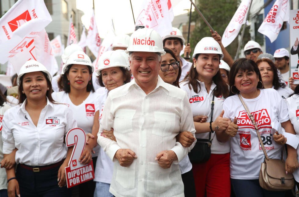 El candidato de centroizquierda a la Presidencia de Perú, Alfonso López Chau, durante un acto de campaña en Lima (Perú), el 3 de abril de 2026.