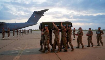 Francia: homenaje al sargento muerto en Líbano revive «una historia de sangre y sacrificio»