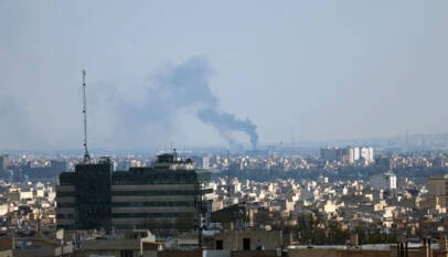 Fuertes explosiones sacuden Teherán; Irán amenaza con ataques «más destructivos» tras las advertencias de Trump Fuertes explosiones sacuden Teherán; Irán amenaza con ataques «más destructivos» tras las advertencias de Trump