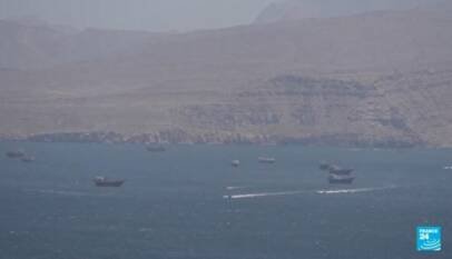 Iran vuelve a cerrar el estrecho de Ormuz debido al bloqueo de EE. UU. en puertos iraníes Iran vuelve a cerrar el estrecho de Ormuz debido al bloqueo de EE. UU. en puertos iraníes