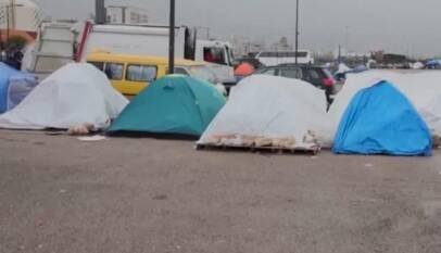 Libaneses desplazados huyen mientras crece la ofensiva israelí Libaneses desplazados huyen mientras crece la ofensiva israelí