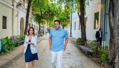 Ministro de Turismo y embajadora de USA recorren la Ciudad Colonial.
