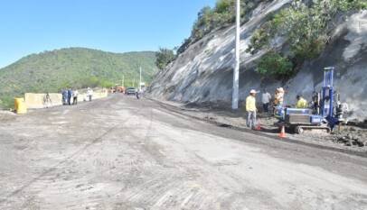 OBRAS PÚBLICAS AVANZA SOLUCIONES TRAS DERRUMBE EN CARRETERA OCOA–CRUCE DE OCOA OBRAS PÚBLICAS AVANZA SOLUCIONES TRAS DERRUMBE EN CARRETERA OCOA–CRUCE DE OCOA