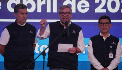 Presidenciales en Perú: una caótica jornada obliga a extender el proceso electoral hasta el lunes Presidenciales en Perú: una caótica jornada obliga a extender el proceso electoral hasta el lunes