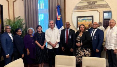Presidente Luis Abinader se reúne con la directiva del Colegio Médico Dominicano (CMD)