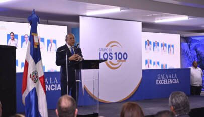 Reconocen a ocho personalidades destacadas en el sector salud del país