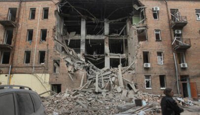 Rusia golpea Dnipro mientras Zelenski sella alianzas en Azerbaiyán y restos de drones caen en Rumania Rusia golpea Dnipro mientras Zelenski sella alianzas en Azerbaiyán y restos de drones caen en Rumania