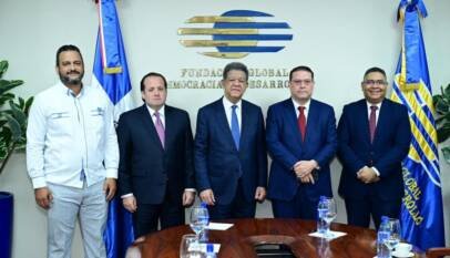 Tras reunión con comisión oficial, Leonel sostiene sacrificios debe asumirlos el Gobierno Tras reunión con comisión oficial, Leonel sostiene sacrificios debe asumirlos el Gobierno