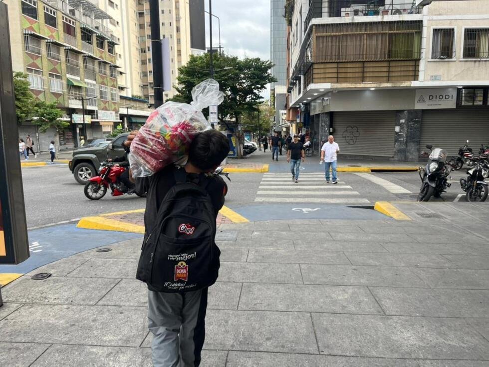En Chacao, un vecindario con gran actividad comercial ubicado en el este de Caracas y poblado principalmente por personas de la tercera edad, hay opiniones divididas sobre el cambio en Venezuela.