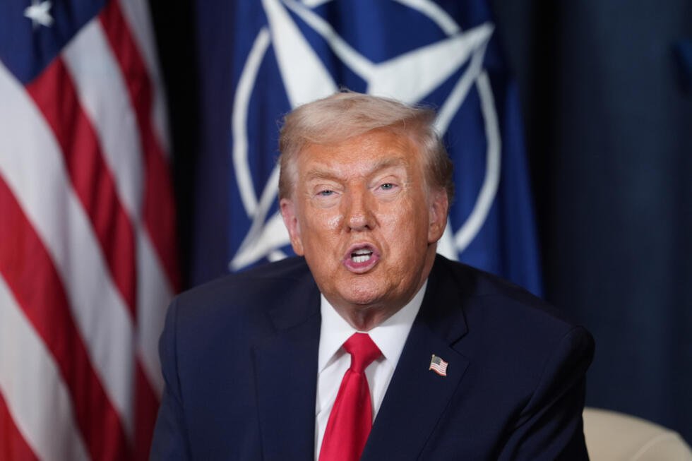 Foto de archivo. El presidente Donald Trump habla durante una reunión con el secretario general de la OTAN, Mark Rutte, al margen de la reunión anual del Foro Económico Mundial en Davos, Suiza, el miércoles 21 de enero de 2026.