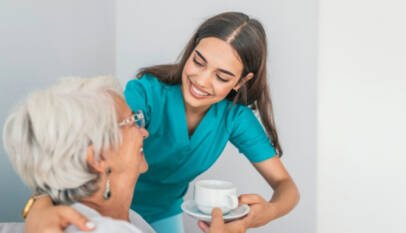 Un estudio de Mayo Clinic señala la diferencia clave del Alzheimer entre hombres y mujeres