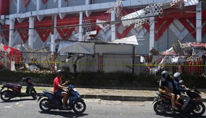 Un terremoto de magnitud 7,4 deja al menos un muerto en Indonesia Un terremoto de magnitud 7,4 deja al menos un muerto en Indonesia