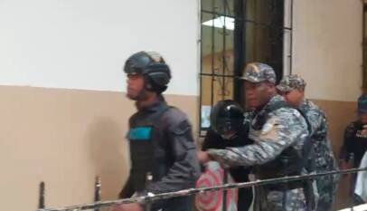Aplazan por segunda vez medida de coerción contra mujer acusada de ultimar a su hija en San Cristóbal Aplazan por segunda vez medida de coerción contra mujer acusada de ultimar a su hija en San Cristóbal