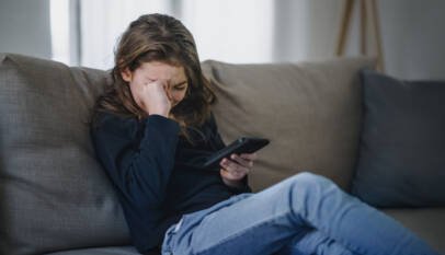 Asocian la comunicación en redes sociales con desconocidos a una mayor soledad