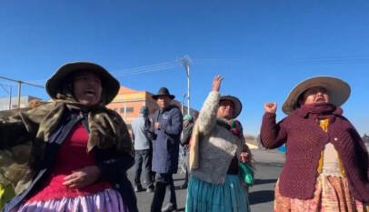 Bolivia: bloqueos endurecen la presión para aumento salarial y salida de Rodrigo Paz