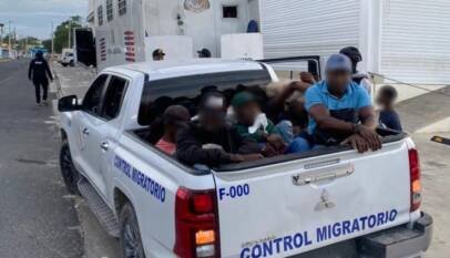 Ejército intercepta tres vehículos con 19 haitianos indocumentados en Constanza