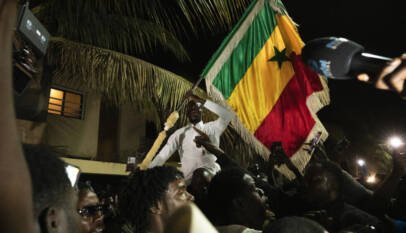 El presidente de Senegal destituye al primer ministro Sonko y disuelve el Gobierno