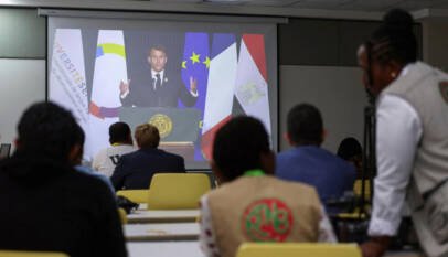 Emmanuel Macron inicia en Egipto su gira por el este de África para reconstruir lazos con el continente
