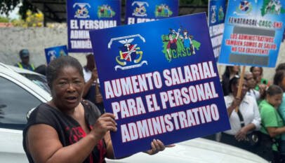 Empleados administrativos de hospitales logran acuerdos con el SNS tras protesta por aumento salarial Empleados administrativos de hospitales logran acuerdos con el SNS tras protesta por aumento salarial