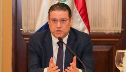 Gobierno crea mesa permanente con transportistas y destina RD0 millones para evitar alza del pasaje
