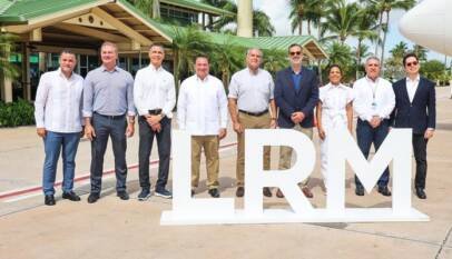 Héctor Porcella participa en entrega de nueva aeronave de Arajet en La Romana