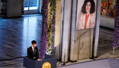 Irán: Narges Mohammadi, premio Nobel de la Paz, es hospitalizada de urgencia tras una crisis cardíaca