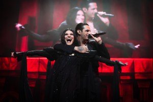Laura Pausini cumple ‘sueño’ de cantar ‘Hijo de la Luna’ con Ana Torroja en México Laura Pausini cumple ‘sueño’ de cantar ‘Hijo de la Luna’ con Ana Torroja en México