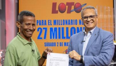 LEIDSA entrega certificado de 27 al millonario 501 del Loto