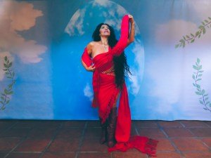 Lila Downs desglosa 5 canciones esenciales de su nuevo álbum, ‘Cambias Mi Mundo’: ‘Tuve la oportunidad de amar y de liberarme’ Lila Downs desglosa 5 canciones esenciales de su nuevo álbum, ‘Cambias Mi Mundo’: ‘Tuve la oportunidad de amar y de liberarme’