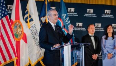 Luis Abinader recibe premio “Champion of Freedom” durante visita a Miami