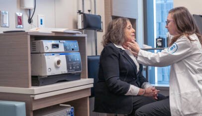 Médicos de hospital de NY logran tratar cánceres complejos de cabeza y cuello preservando la calidad de vida Médicos de hospital de NY logran tratar cánceres complejos de cabeza y cuello preservando la calidad de vida