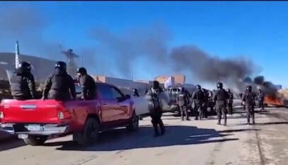 “Mientras pelean arriba, el pueblo abajo se muere de hambre”: el impacto de los bloqueos en Bolivia